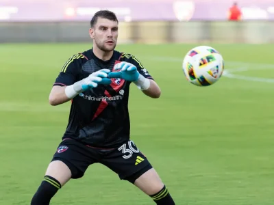 Bom Tấn Chuyển Nhượng: Thủ Môn Số 1 Indonesia Chính Thức Gia Nhập Ajax Amsterdam