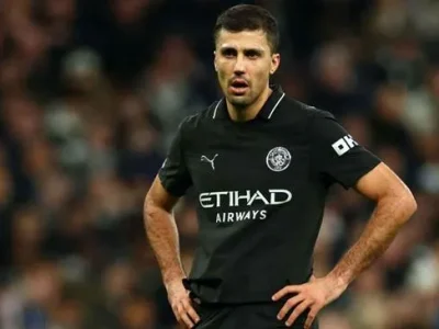 Rodri ‘bùng nổ’ chỉ trích trọng tài, Man City lại bị VAR ‘bắt nạt’ sau trận hòa nghẹt thở với Tottenham