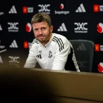 Carrick lộ tâm sự bất ngờ: 'Tôi không dám nghĩ đến hợp đồng dài hạn dù MU thắng cả Arsenal, Man City' 1