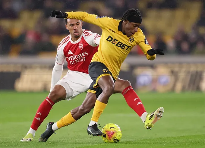 Wolves khiến cuộc đua vô địch trở nên hấp dẫn hơn