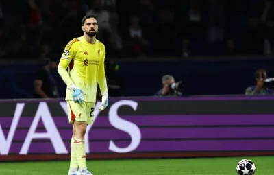 HLV Arne Slot thốt lời khen ngợi, tiết lộ 'người hùng' cứu Liverpool khỏi thất bại thảm trước PSG 1